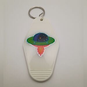 Vintage Style White UFO Motel Keychain